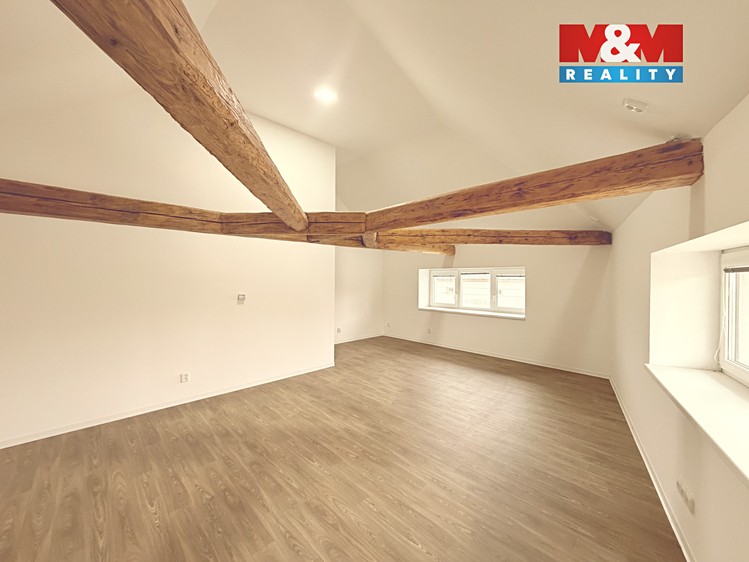 Prodej rodinného domu 186 m², pozemek 330 m² - foto 5