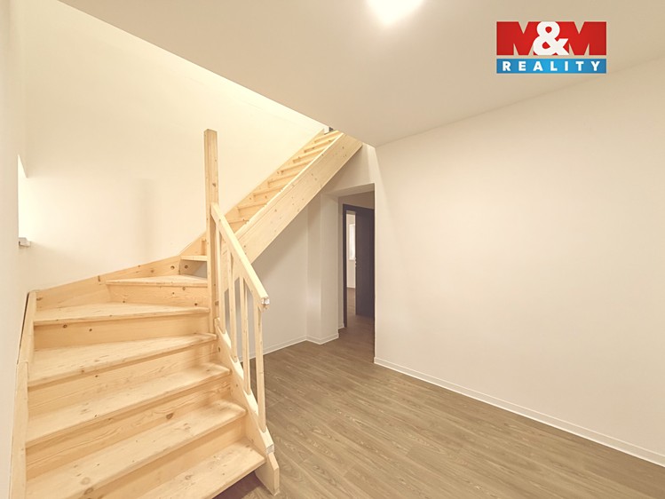 Prodej rodinného domu 186 m², pozemek 330 m² - foto 6