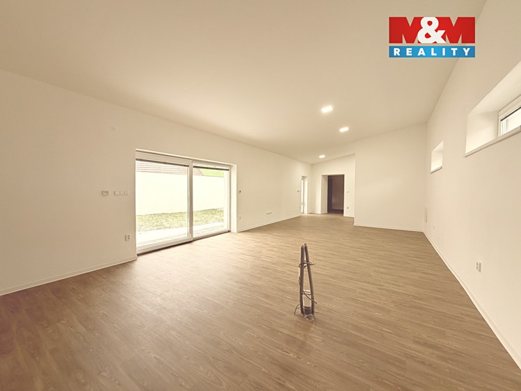Prodej rodinného domu 186 m², pozemek 330 m² - foto 8