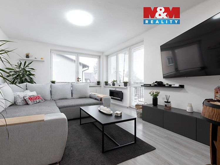 Prodej rodinného domu 262 m², pozemek 843 m² - foto 1