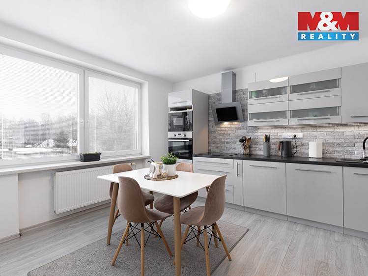 Prodej rodinného domu 262 m², pozemek 843 m² - foto 2