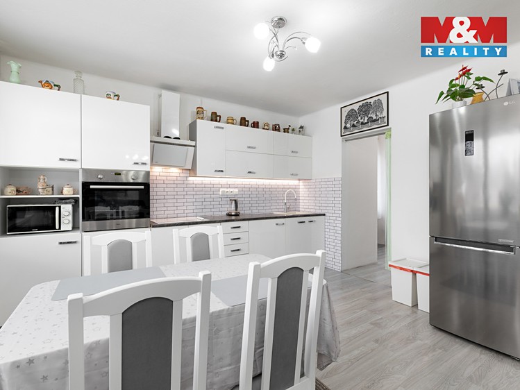 Prodej rodinného domu 262 m², pozemek 843 m² - foto 6