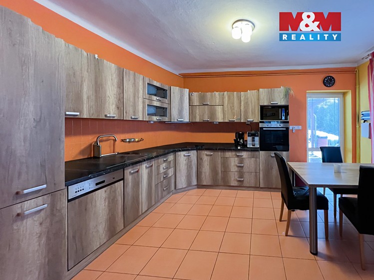 Prodej rodinného domu 270 m², pozemek 2 330 m² - foto 3
