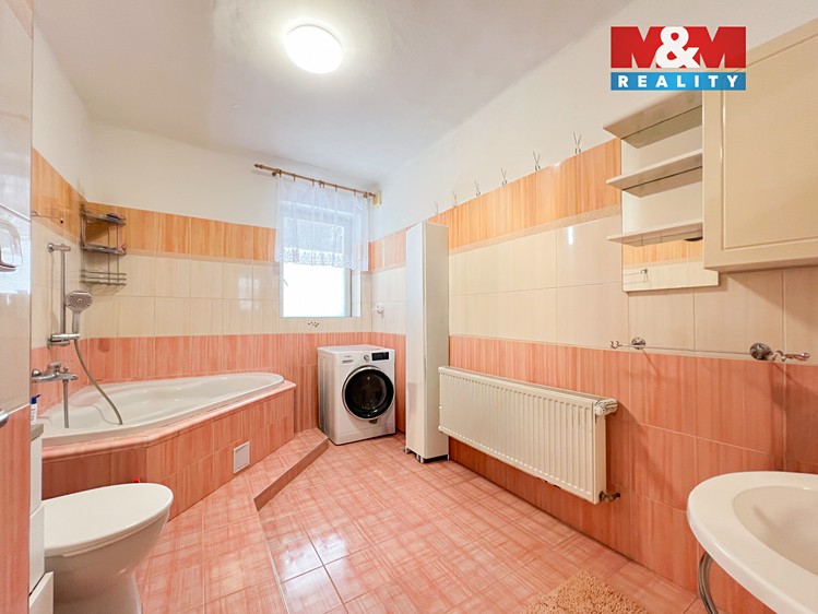 Prodej rodinného domu 270 m², pozemek 2 330 m² - foto 4