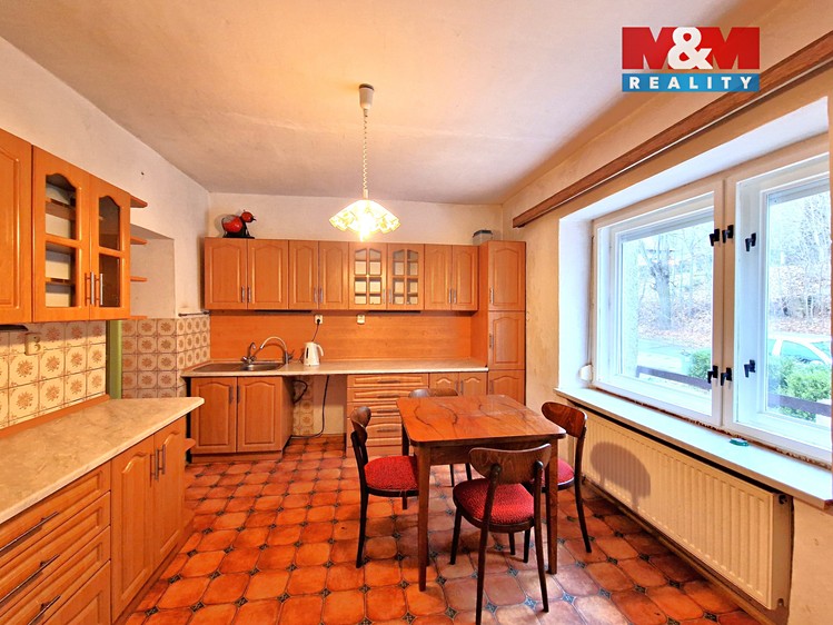 Prodej rodinného domu 135 m², pozemek 1 096 m² - foto 2