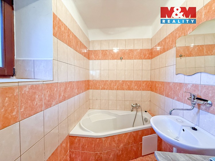 Prodej  rodinného domu 108 m², pozemek 1 137 m² - foto 4