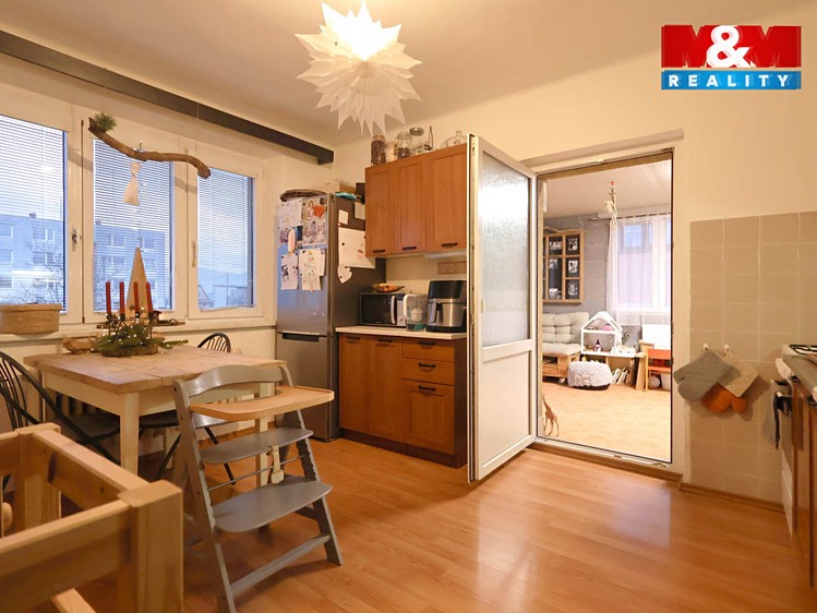 Prodej rodinného domu 196 m², pozemek 794 m² - foto 4