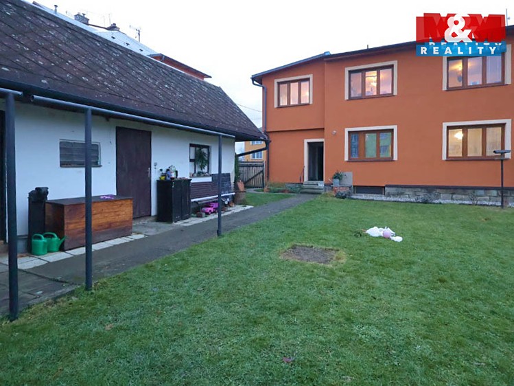 Prodej rodinného domu 196 m², pozemek 794 m² - foto 2