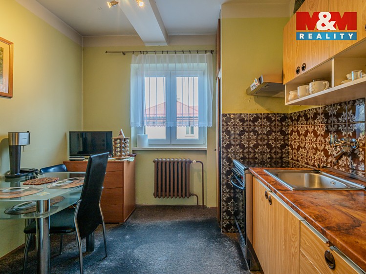 Prodej rodinného domu 200 m², pozemek 1 295 m² - foto 2