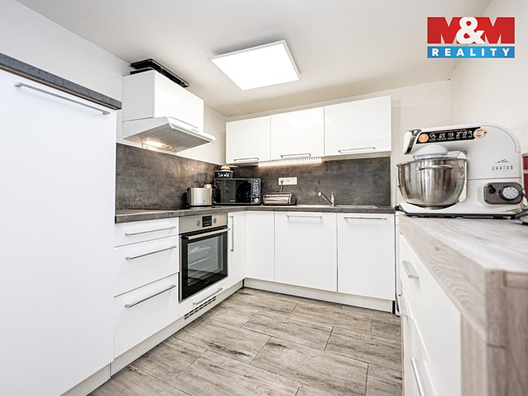Prodej rodinného domu 160 m², pozemek 177 m² - foto 2
