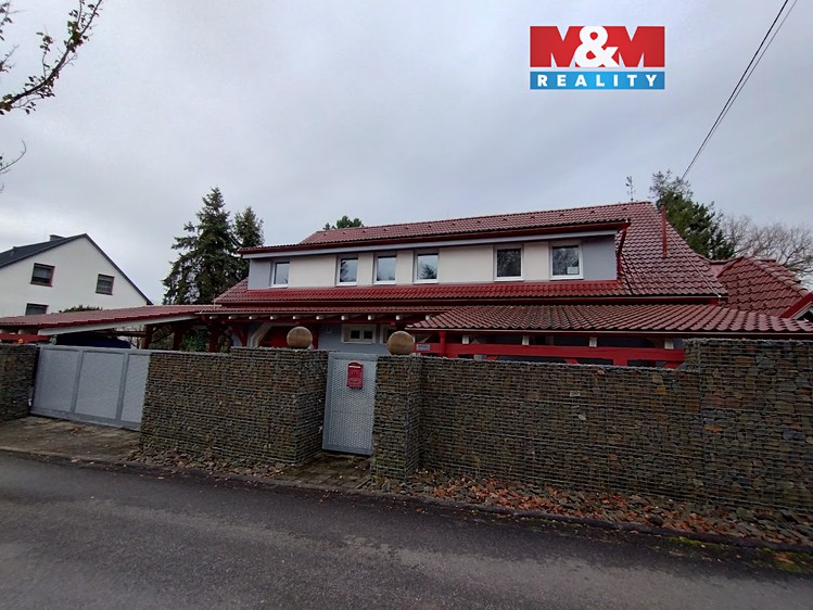 Prodej rodinného domu 131 m², pozemek 918 m² - foto 1