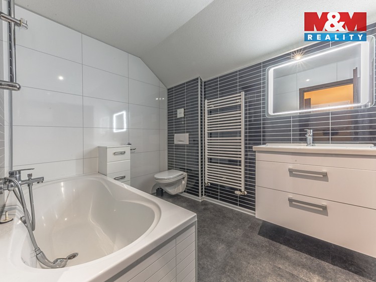 Prodej rodinného domu 249 m², pozemek 4 819 m² - foto 8