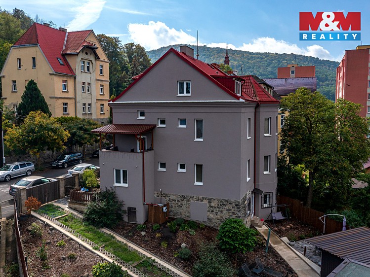 Prodej rodinného domu 275 m², pozemek 1 324 m² - foto 2