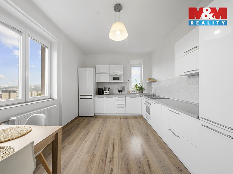 Prodej rodinného domu 275 m², pozemek 1 324 m² - foto 5