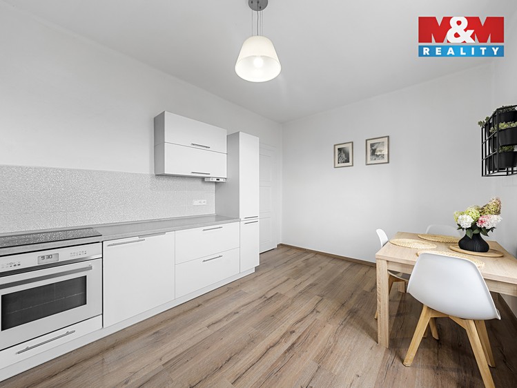 Prodej rodinného domu 275 m², pozemek 1 324 m² - foto 6