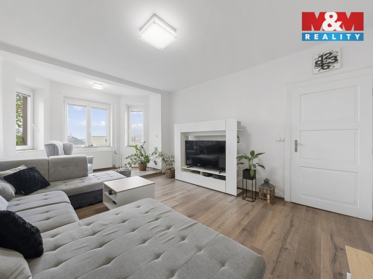 Prodej rodinného domu 275 m², pozemek 1 324 m² - foto 8