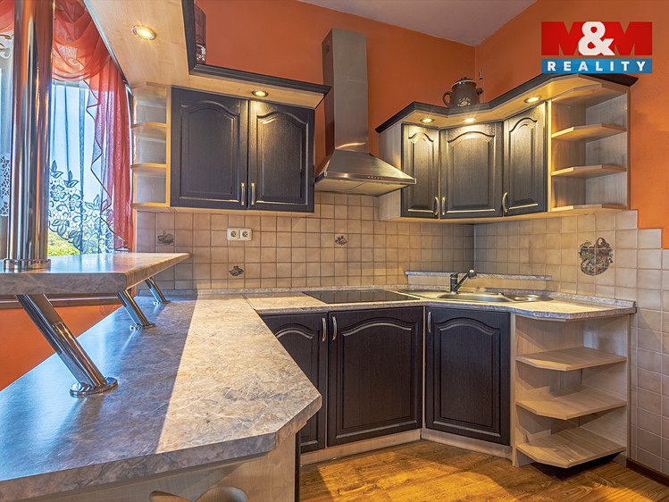 Prodej rodinného domu 180 m², pozemek 870 m² - foto 4