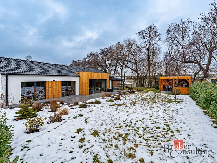 Prodej rodinného domu 120 m², pozemek 1 103 m² - foto 2