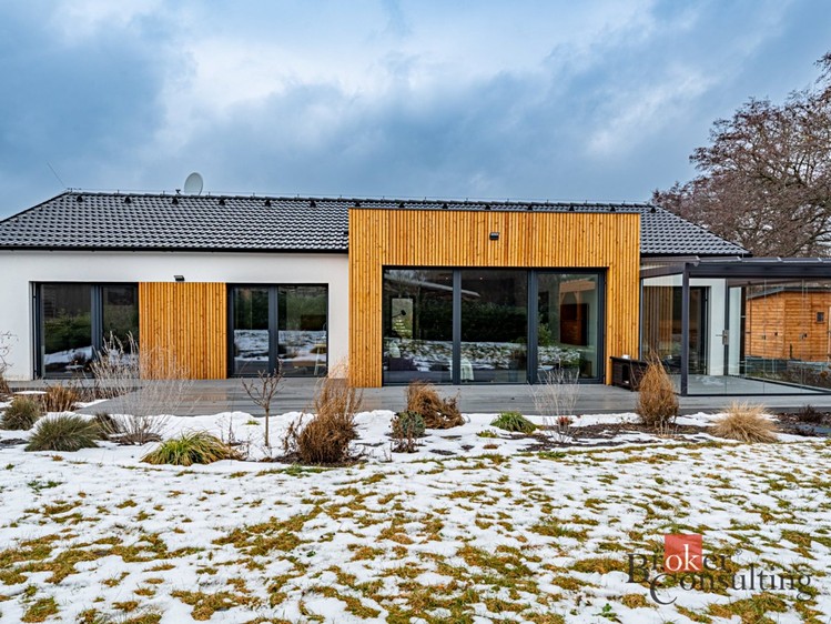 Prodej rodinného domu 120 m², pozemek 1 103 m² - foto 1
