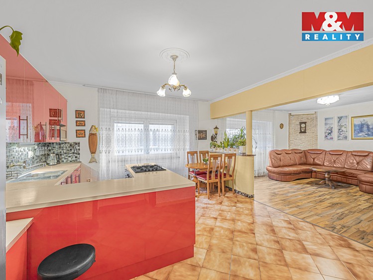 Prodej rodinného domu 180 m², pozemek 272 m² - foto 2