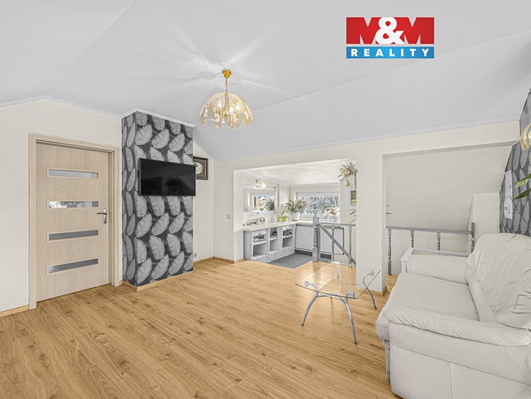 Prodej rodinného domu 180 m², pozemek 272 m² - foto 1