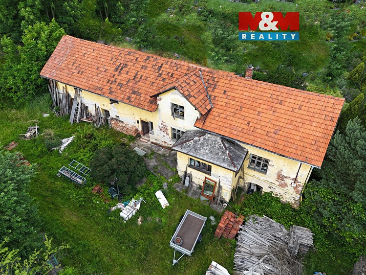 Prodej rodinného domu 240 m², pozemek 1 639 m² - foto 1
