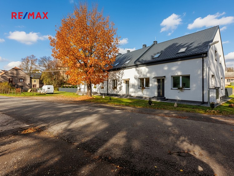 Prodej rodinného domu 171 m², pozemek 447 m² - foto 1