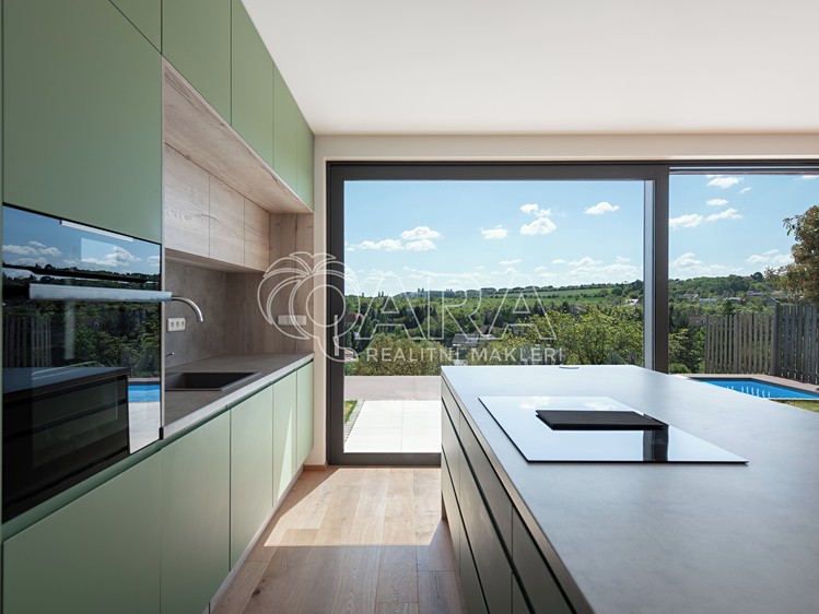 Prodej rodinného domu 270 m², pozemek 1 055 m² - foto 6