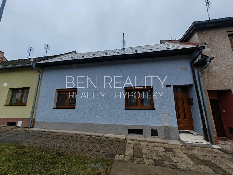 Prodej rodinného domu 82 m², pozemek 301 m² - foto 1