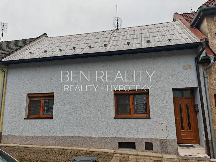 Prodej rodinného domu 82 m², pozemek 301 m² - foto 2