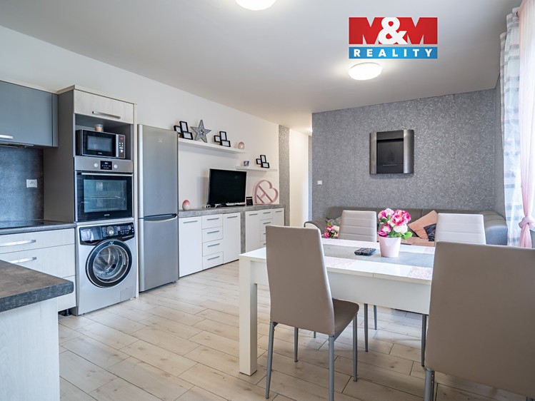 Prodej rodinného domu 142 m², pozemek 330 m² - foto 1