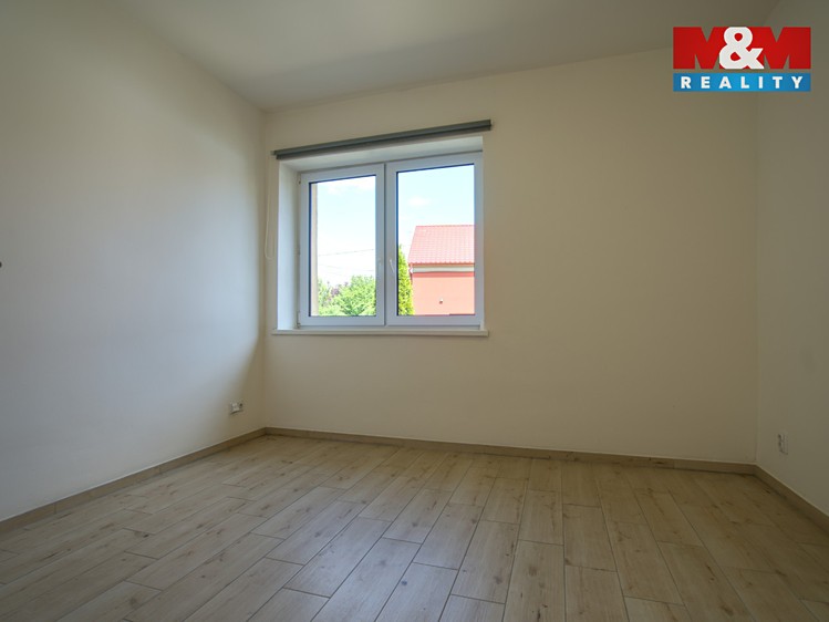 Prodej rodinného domu 142 m², pozemek 330 m² - foto 7
