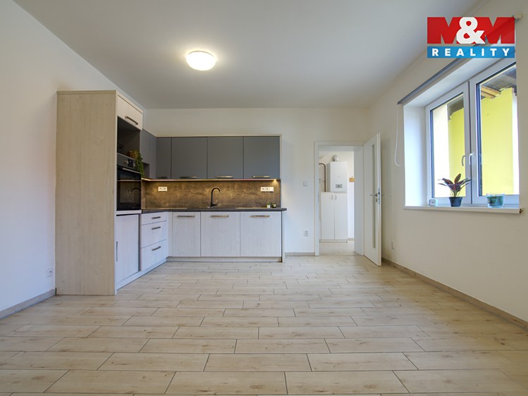 Prodej rodinného domu 142 m², pozemek 330 m² - foto 6