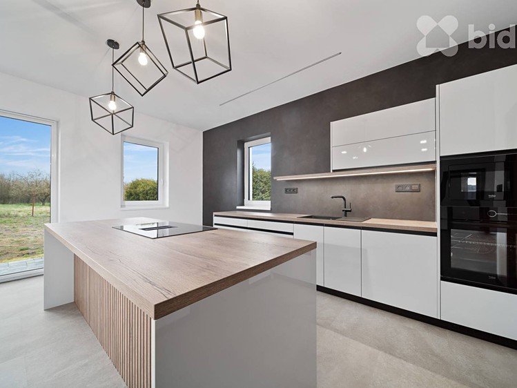 Prodej rodinného domu 162 m², pozemek 1 098 m² - foto 1