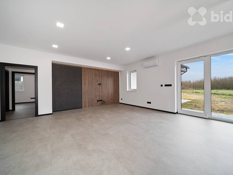 Prodej rodinného domu 162 m², pozemek 1 098 m² - foto 2