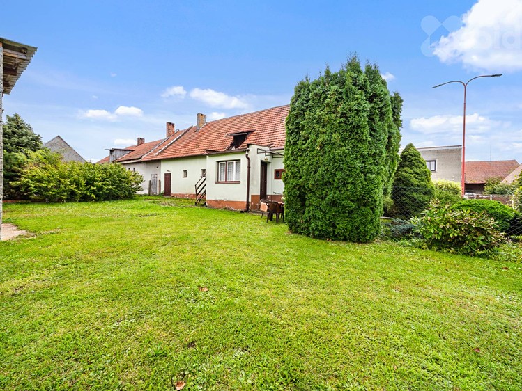 Prodej rodinného domu 128 m², pozemek 870 m² - foto 2