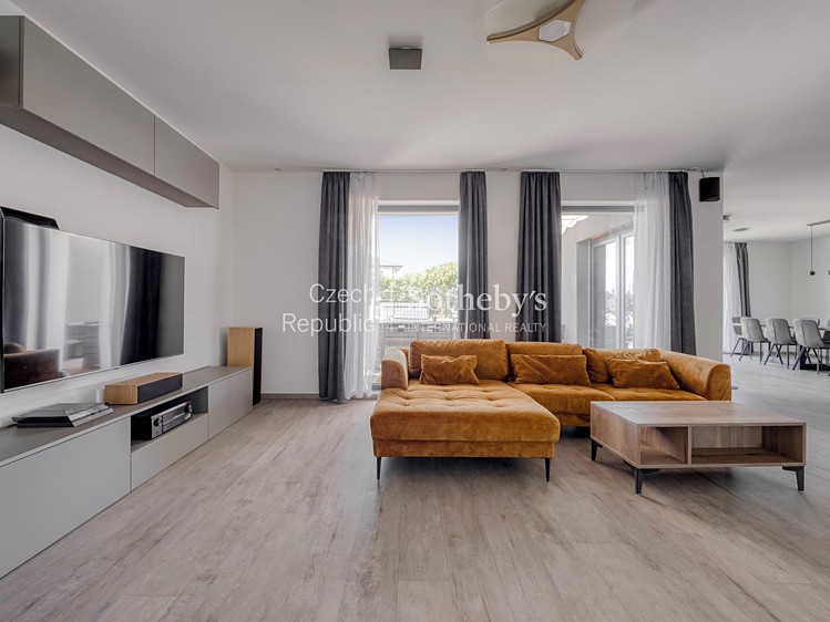 Prodej rodinného domu 350 m², pozemek 1 000 m² - foto 3