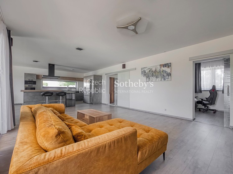 Prodej rodinného domu 350 m², pozemek 1 000 m² - foto 6