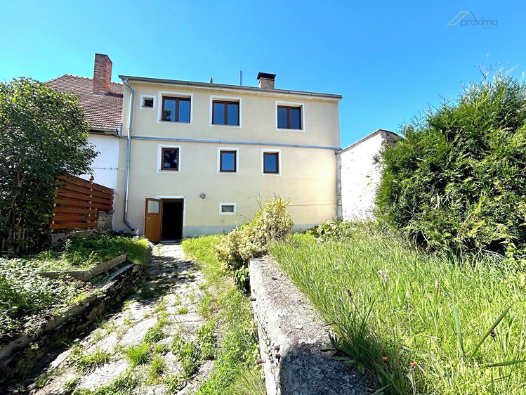 Prodej rodinného domu 310 m², pozemek 377 m² - foto 1