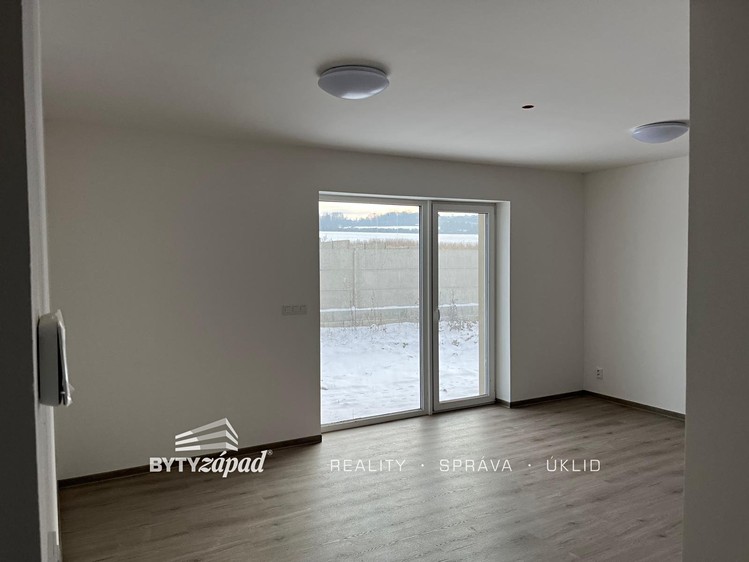 Pronájem rodinného domu 92 m², pozemek 602 m² - foto 2
