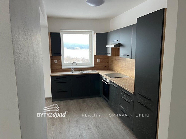 Pronájem rodinného domu 92 m², pozemek 602 m² - foto 1