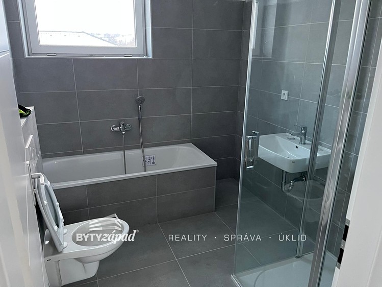 Pronájem rodinného domu 92 m², pozemek 602 m² - foto 6