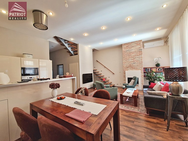 Pronájem rodinného domu 138 m², pozemek 492 m² - foto 1
