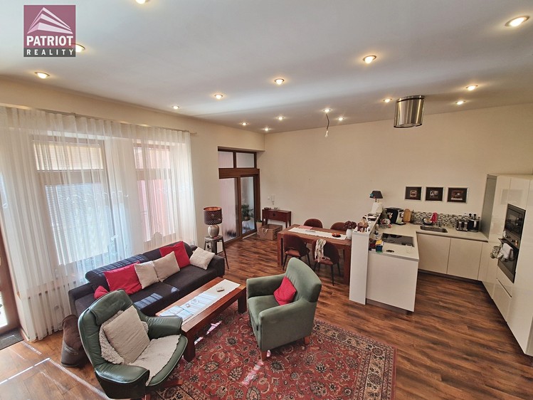 Pronájem rodinného domu 138 m², pozemek 492 m² - foto 2