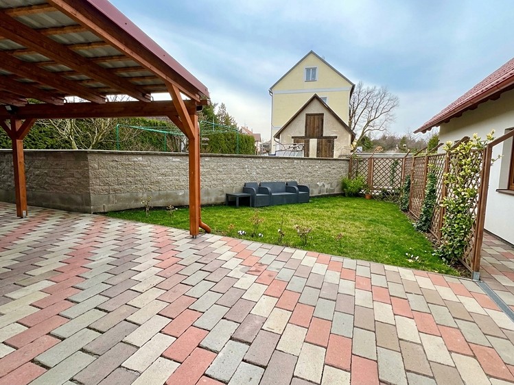 Pronájem rodinného domu 136 m², pozemek 584 m² - foto 3