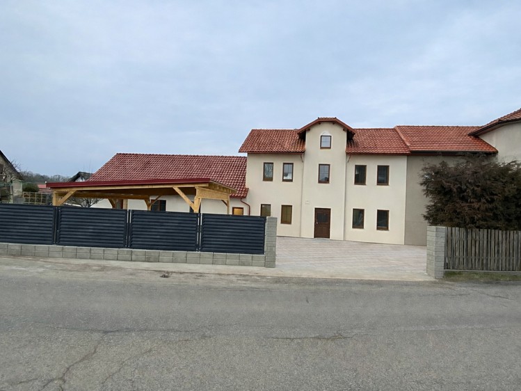 Pronájem rodinného domu 136 m², pozemek 584 m² - foto 2