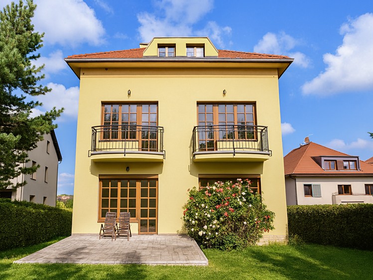 Pronájem vily 316 m², pozemek 522 m² - foto 1