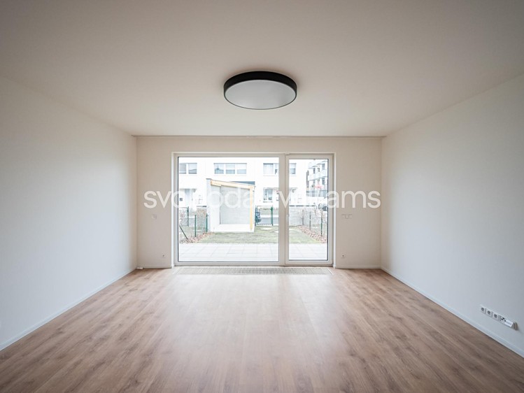 Pronájem rodinného domu 139 m², pozemek 129 m² - foto 2