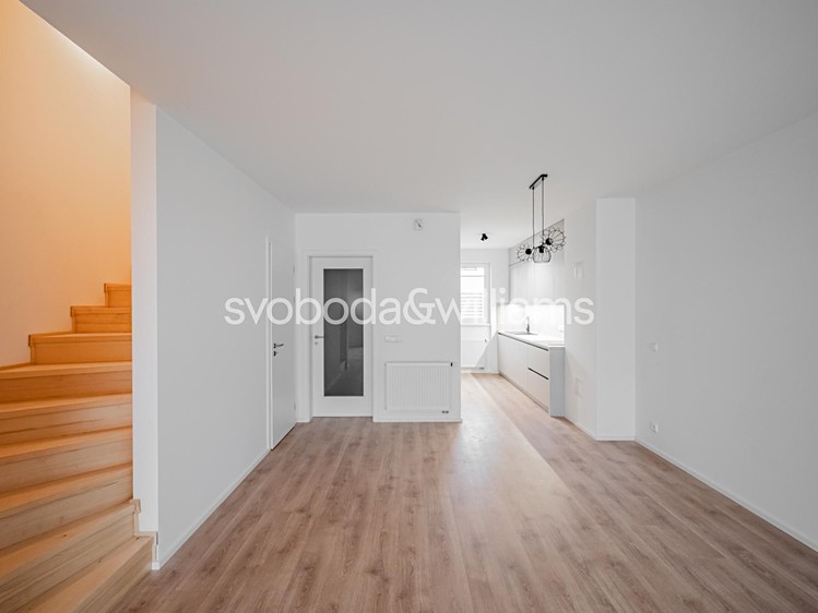 Pronájem rodinného domu 139 m², pozemek 129 m² - foto 7