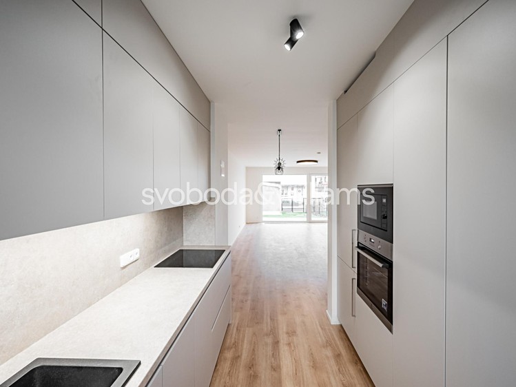 Pronájem rodinného domu 139 m², pozemek 129 m² - foto 6